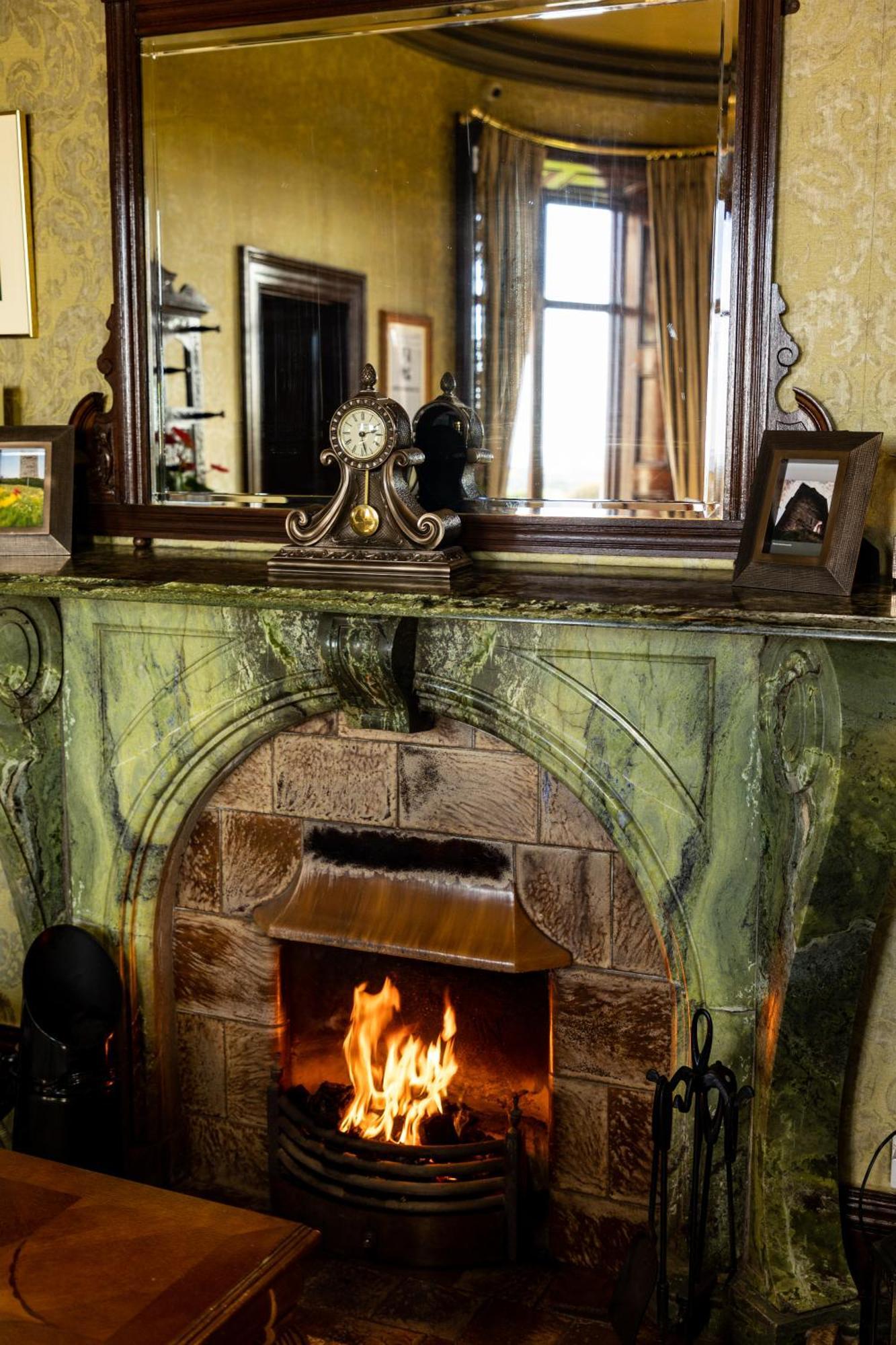 Ballinalacken Castle Country House Hotel Doolin Exterior foto